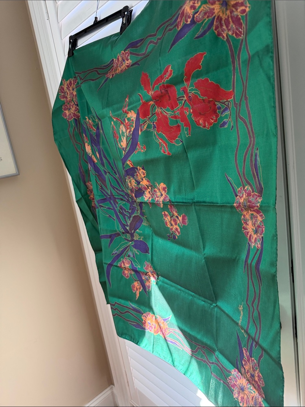 Shinawatra Emerald Green Floral Silk-Effect Scarf